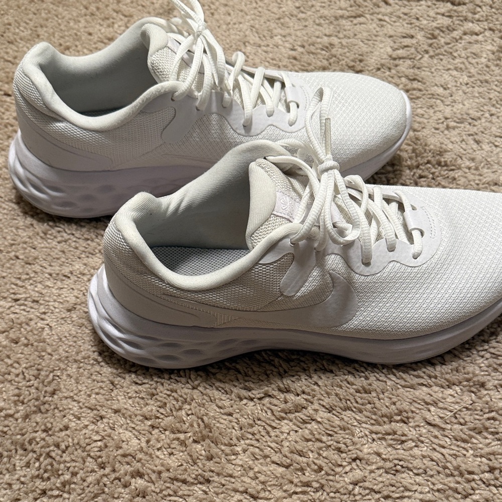 Nike white sneaker Men US 9.5